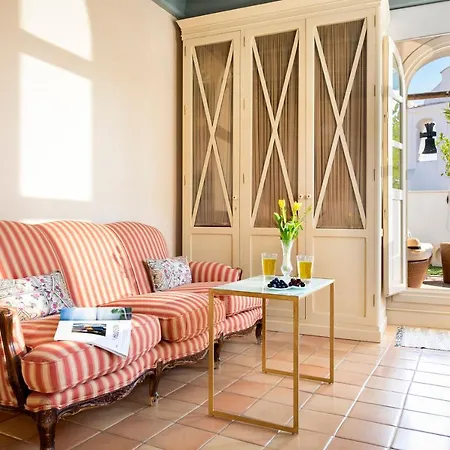 Ch Boutique Apartmanhotel 2*